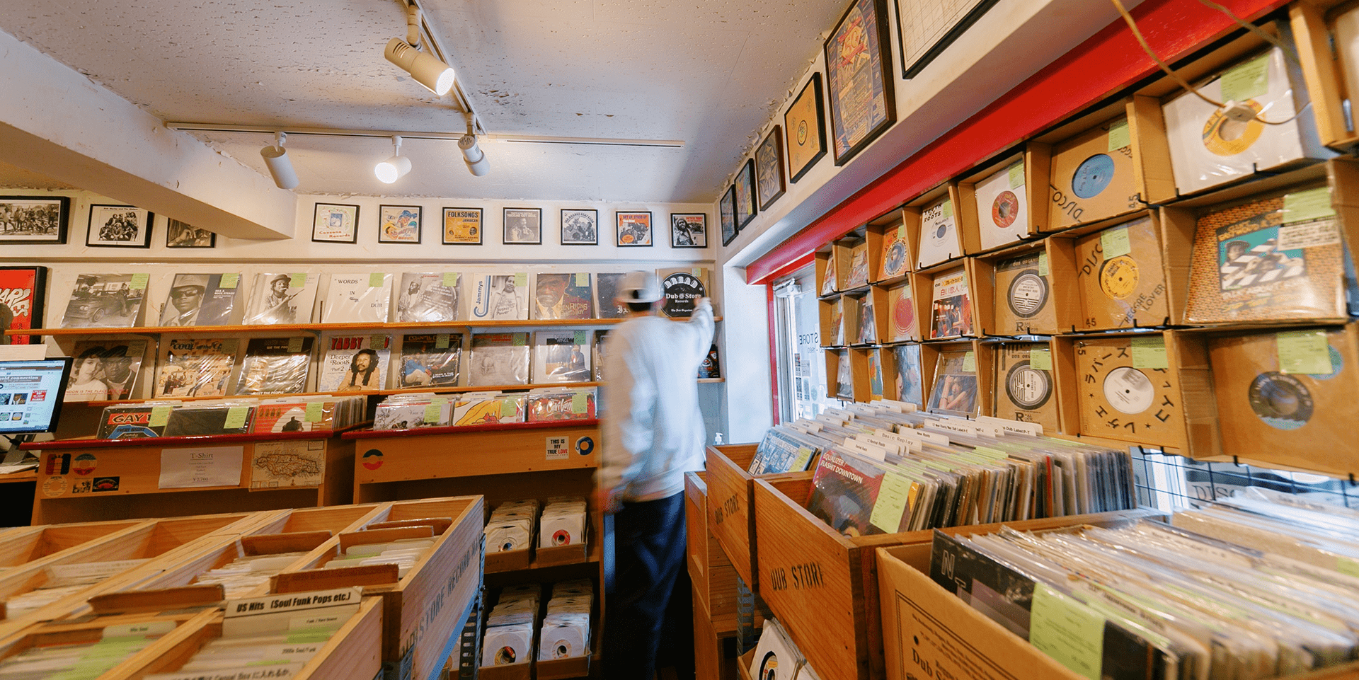 careers.hero.image_alt_4