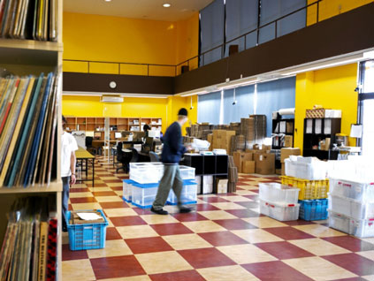 careers.work_scenery.shipping_alt_2