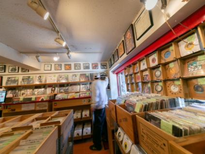 careers.work_scenery.dub_store_alt_2